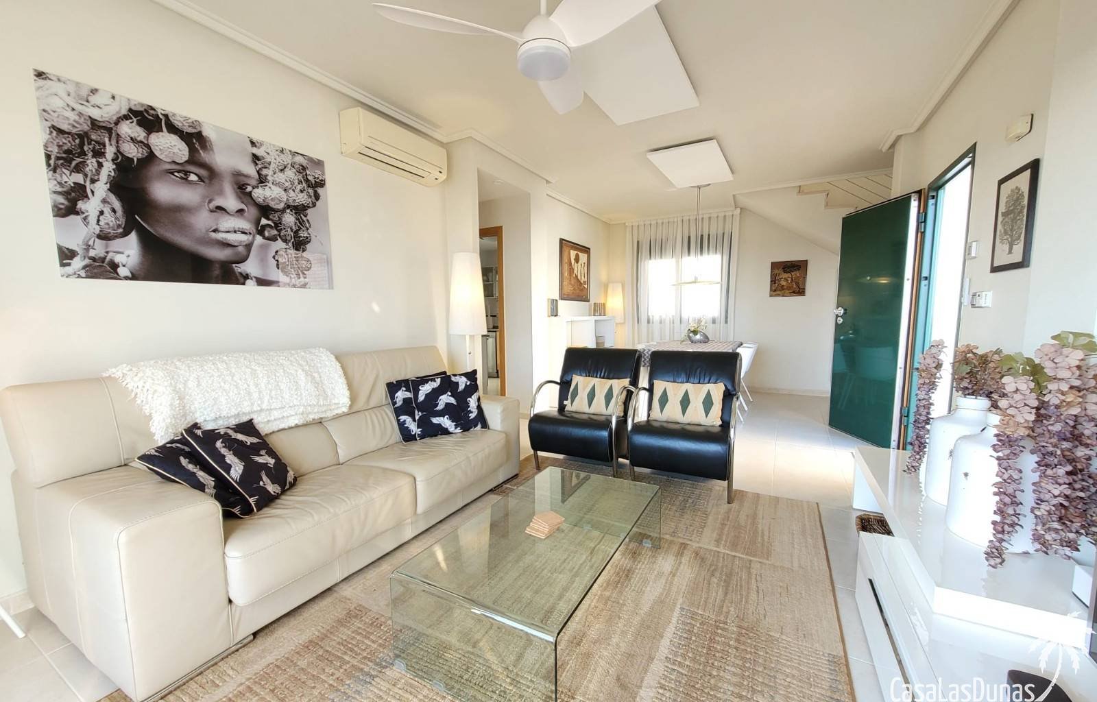 Die Villa Montesol ist ein atemberaubendes Anwesen, ideal für alle, die Komfort und Bequemlichkeit suchen. Diese Villa ist so gestaltet, dass Sie sic