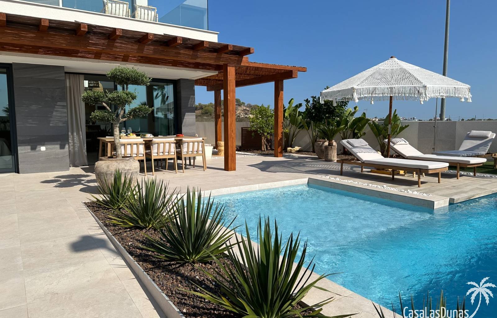 Benijófar:  Die Villa Bella Sol ist ein idyllisches Urlaubsziel im charmanten Benijófar an der Costa Blanca, Spanien. Diese 2024 erbaute Luxusvilla verbindet Ruh  Benijófar:  Die Villa Bella Sol ist ein idyllisches Urlaubsziel im charmanten Benijófar an der Costa Blanca, Spanien. Diese 2024 erbaute Luxusvilla verbindet Ruh
