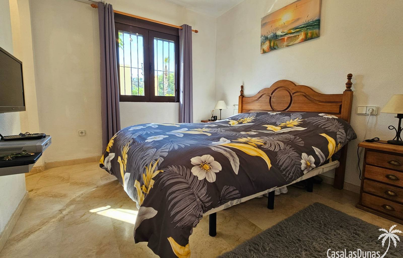 Diese schöne Erdgeschosswohnung an den Ramblas an der Costa Blanca Süd liegt nur wenige Schritte von Restaurants, Bars und Geschäften entfernt. Sie v