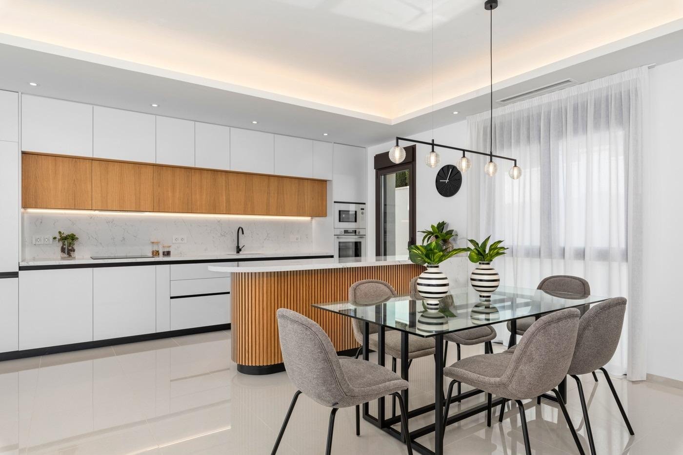 Moderne mediterrane Villa in Ciudad Quesada, Costa Blanca
Zeitgenössisches Design und mediterraner Charme
Entdecken Sie diese atemberaub