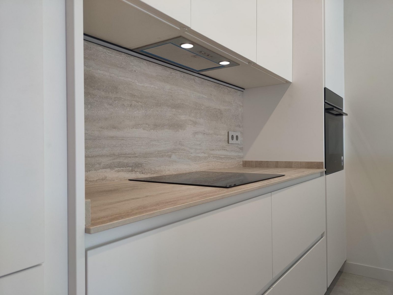 Moderne Luxusvilla mit freiem Blick in Ciudad Quesada, Costa Blanca
Modernes Design und großzügiges Wohnen
Entdecken Sie diese elegante,