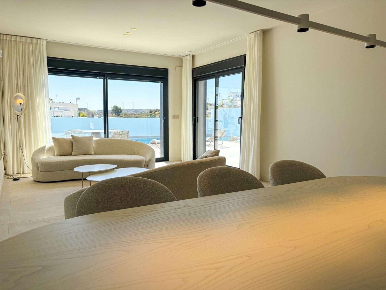 Moderne Luxusvilla mit Bergblick in Ciudad Quesada, Costa Blanca
Zeitgenössisches Design und außergewöhnlicher Komfort
Entdecken Sie die