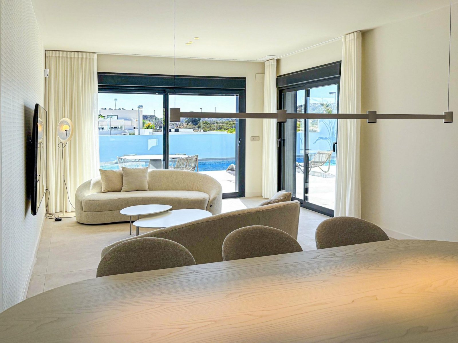 Moderne Luxusvilla mit Bergblick in Ciudad Quesada, Costa Blanca
Zeitgenössisches Design und außergewöhnlicher Komfort
Entdecken Sie die