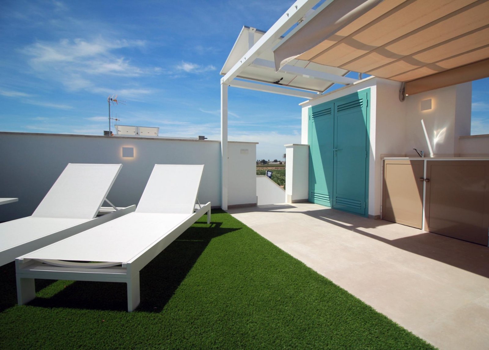 NEU GEBAUTE WOHNANLAGE IN TORRE DE LA HORADADA
Neubau-Wohnanlage mit Bungalow-Apartments und Gemeinschaftspool in Torre de la Horadada,