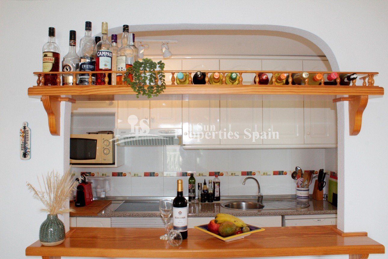 Diese wunderschön präsentierte, komplett möblierte Dachgeschosswohnung in Südostlage befindet sich in perfekter Lage in der begehrten Urb