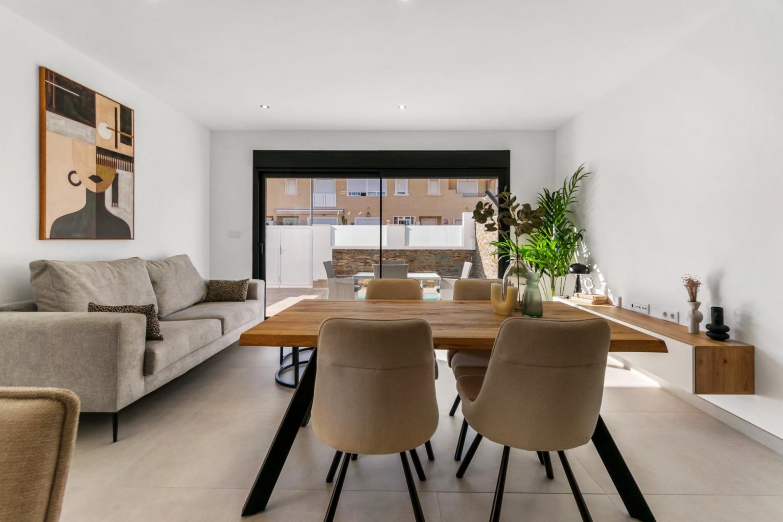 Neubau-Doppelhaushälften mit privatem Pool in San Pedro del Pinatar
Moderne Häuser in erstklassiger Lage
Diese exklusive Wohnanlage mit