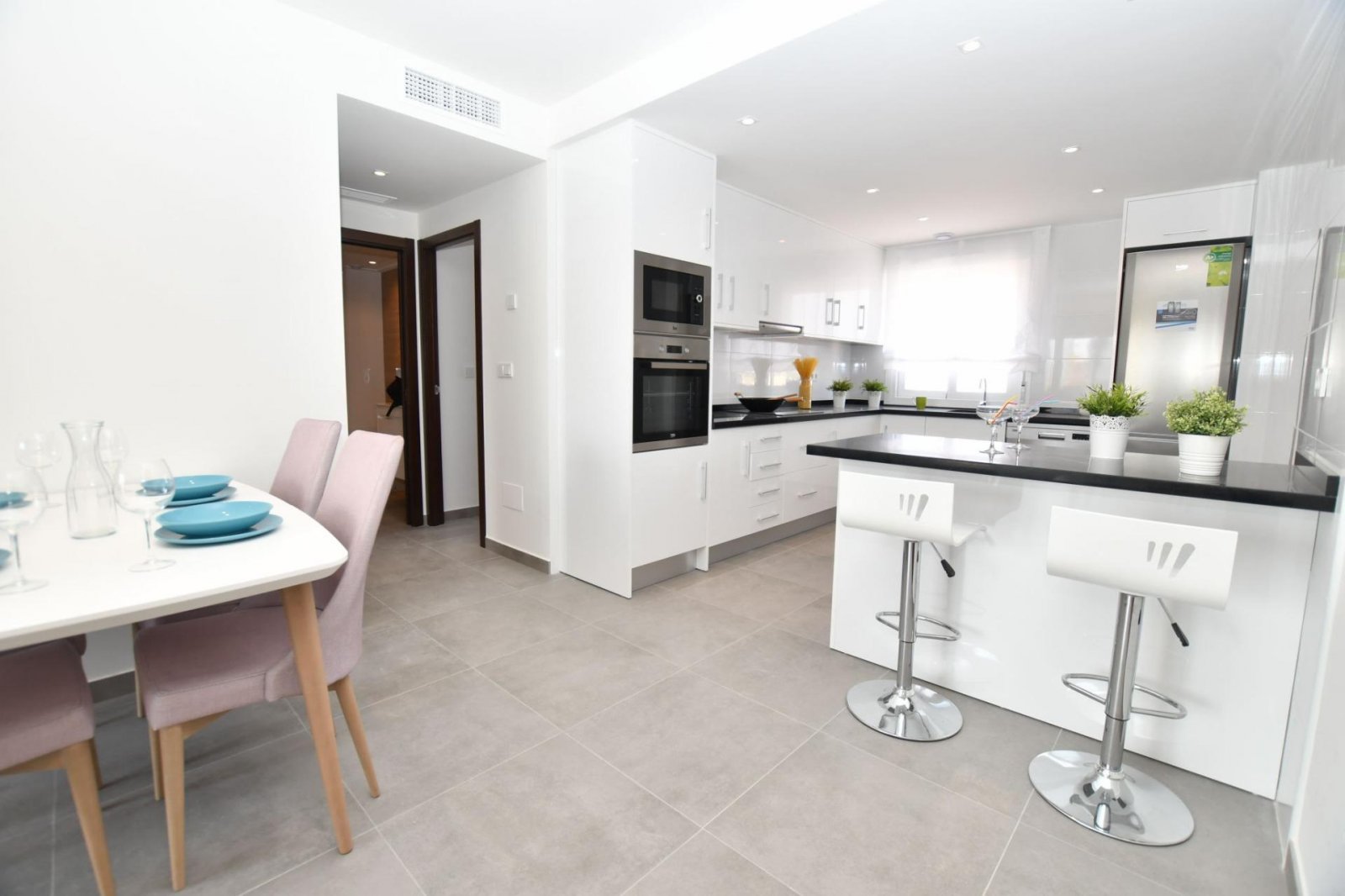 Neubau-Bungalows in San Miguel de Salinas – Natur, Golf und Komfort
Entdecken Sie diese neue Wohnanlage in San Miguel de Salinas, gelege