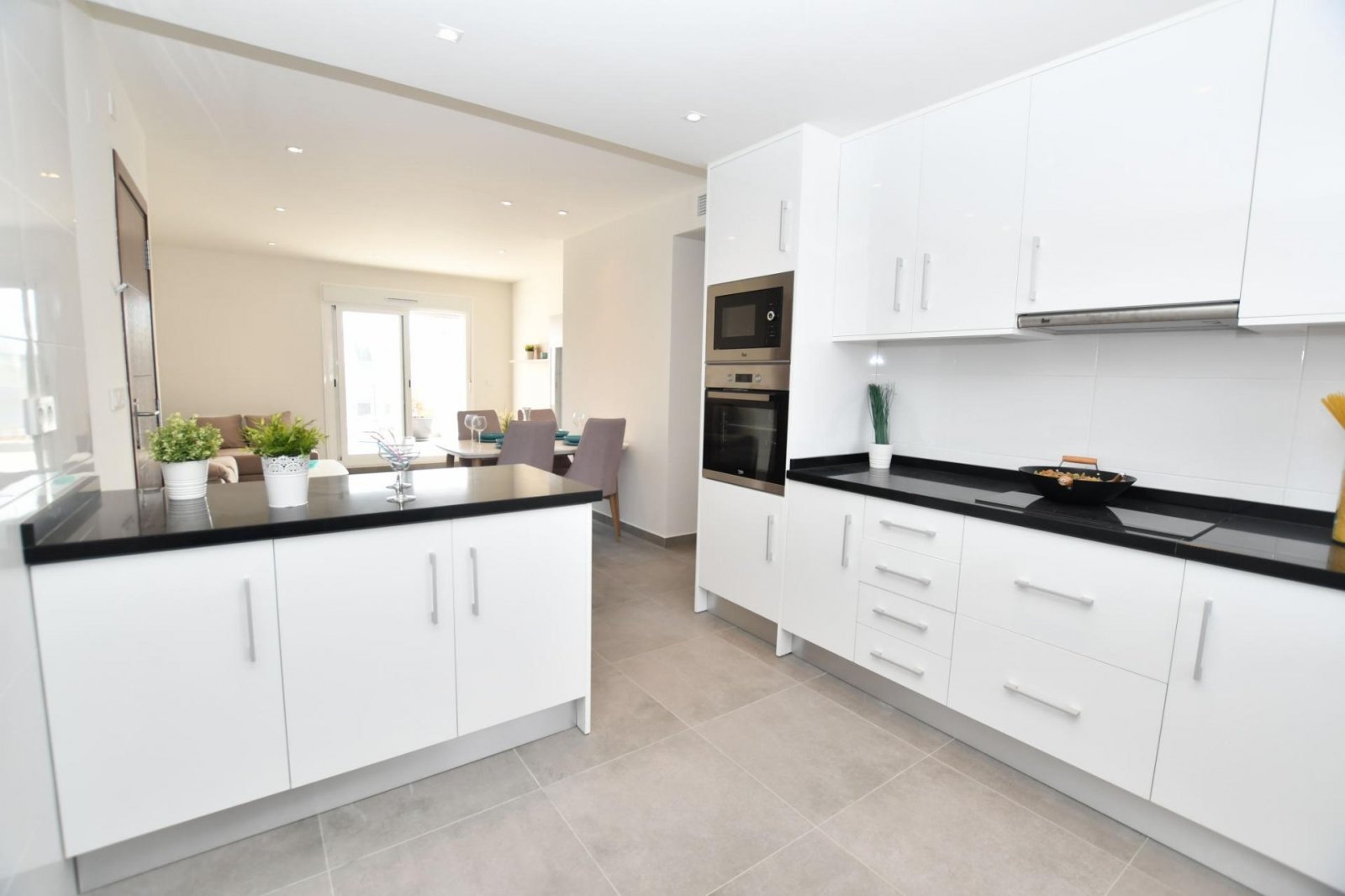 Neubau-Bungalows in San Miguel de Salinas – Natur, Golf und Komfort
Entdecken Sie diese neue Wohnanlage in San Miguel de Salinas, gelege