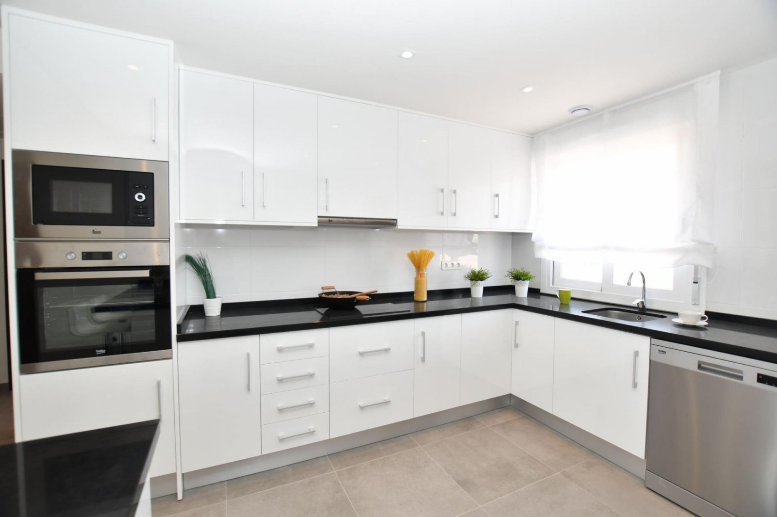 Neubau-Bungalows in San Miguel de Salinas – Natur, Golf und Komfort
Entdecken Sie diese neue Wohnanlage in San Miguel de Salinas, gelege