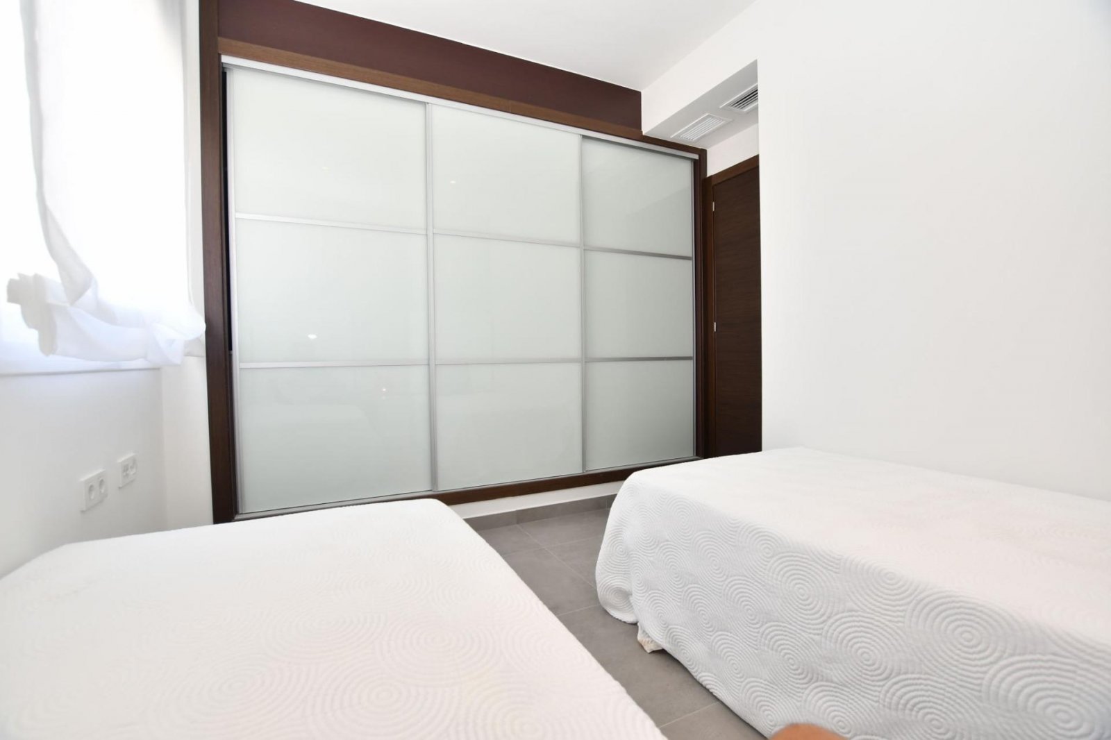 Neubau-Bungalows in San Miguel de Salinas – Natur, Golf und Komfort
Entdecken Sie diese neue Wohnanlage in San Miguel de Salinas, gelege