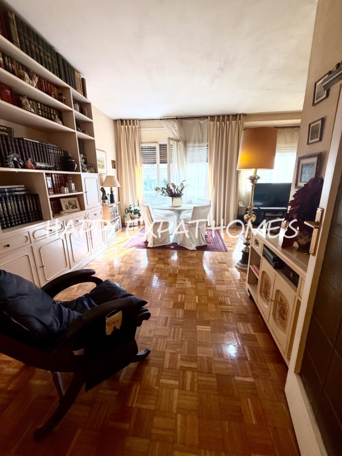 Wir freuen uns, Ihnen dieses fantastische 67 m² große Zuhause präsentieren zu dürfen, das durch seine Helligkeit in jedem Raum besticht und somit eine