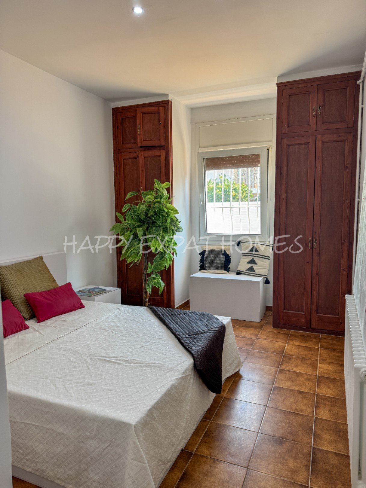 Dieses moderne Haus im mediterranen Stil, das 2024 neu renoviert wurde, befindet sich im Herzen von Sitges, nur einen kurzen Spaziergang von der Aveni