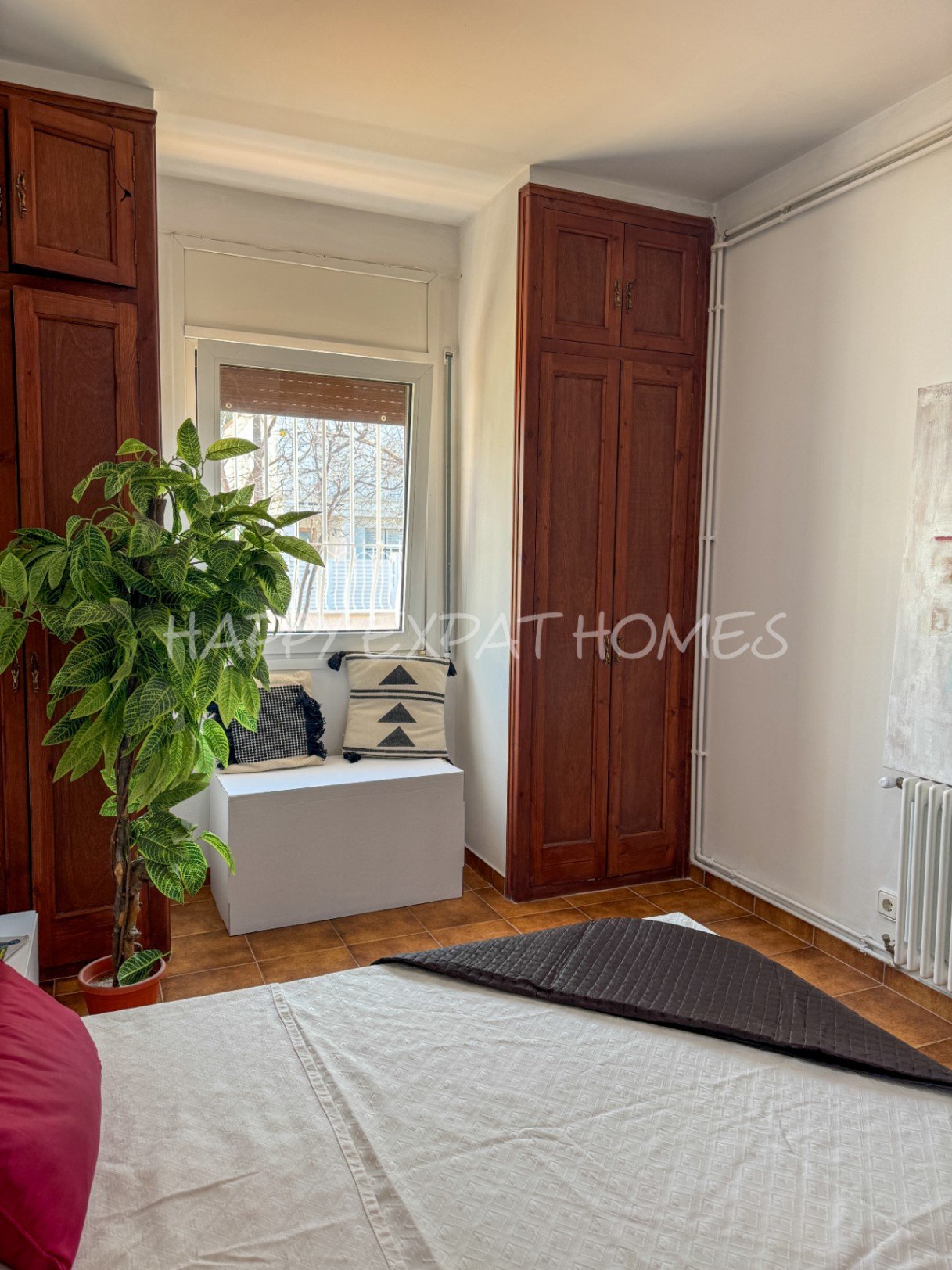 Dieses moderne Haus im mediterranen Stil, das 2024 neu renoviert wurde, befindet sich im Herzen von Sitges, nur einen kurzen Spaziergang von der Aveni