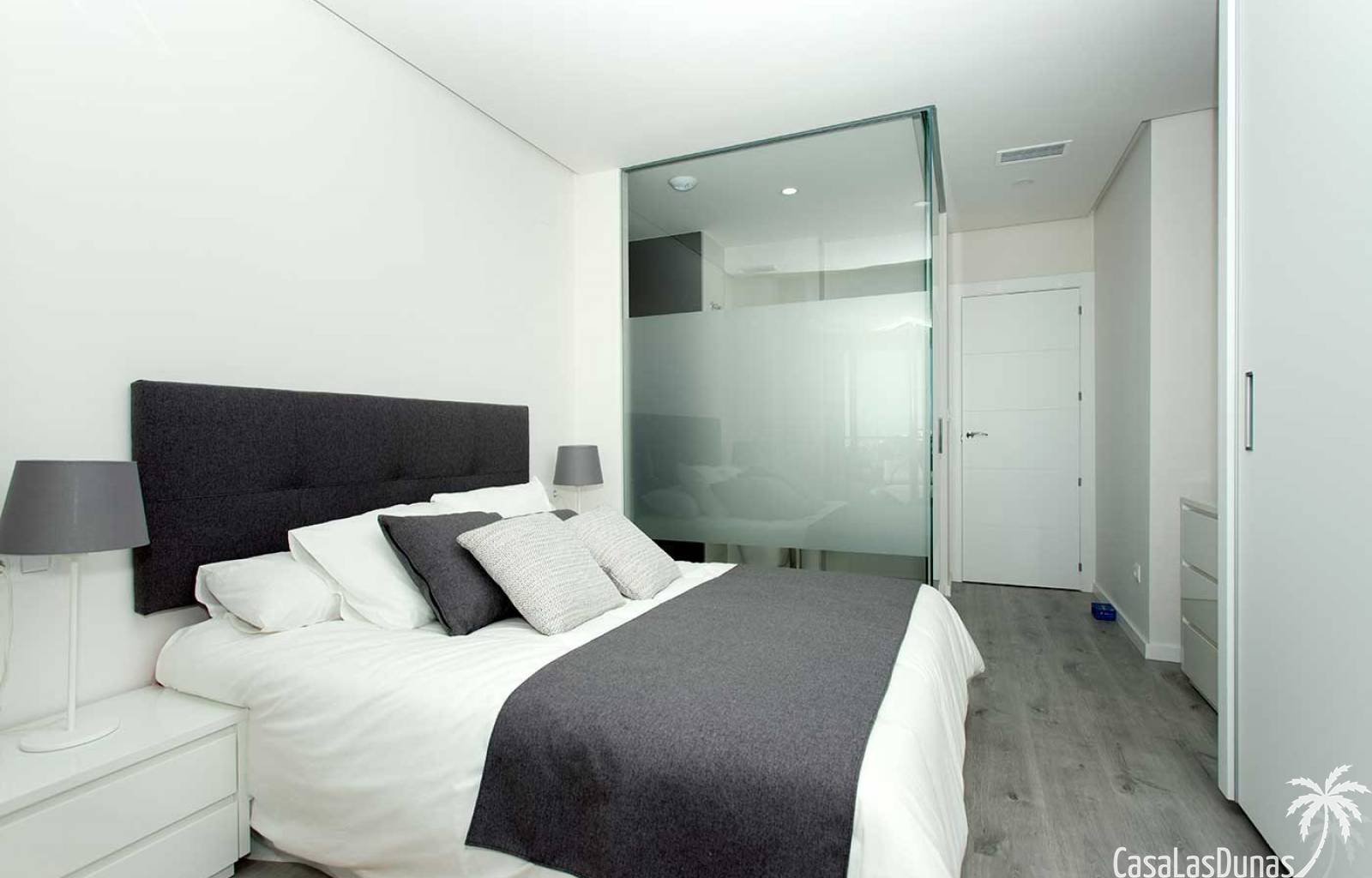 Dieses Neubauprojekt befindet sich im beliebten Orihuela Costa. In der Anlage stehen Wohnungen in verschiedenen Ausführungen zur Verfügung. Dieses Mo