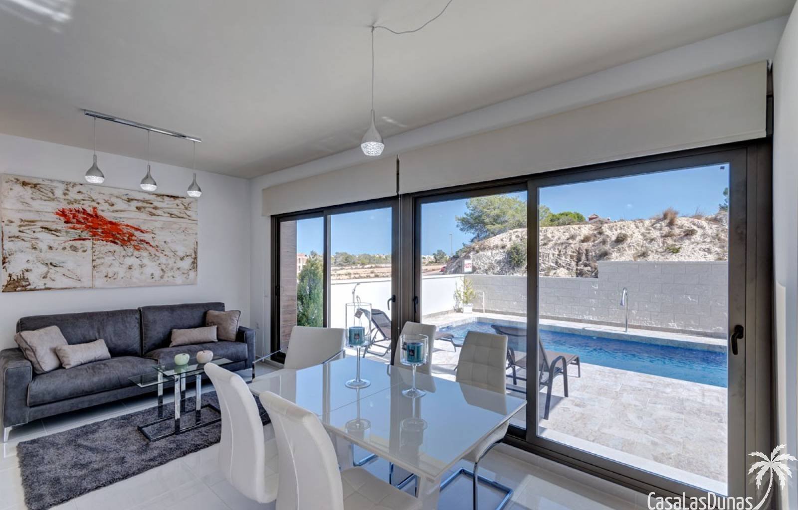 Dieses moderne Neubauprojekt liegt am Rande von San Miguel de Salinas. Diese Villa verfügt über ein Wohn-/Esszimmer, eine offene Küche, ein Schlafzim