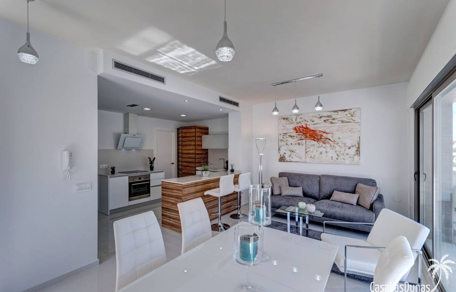 Dieses moderne Neubauprojekt liegt am Rande von San Miguel de Salinas. Diese Villa verfügt über ein Wohn-/Esszimmer, eine offene Küche, ein Schlafzim