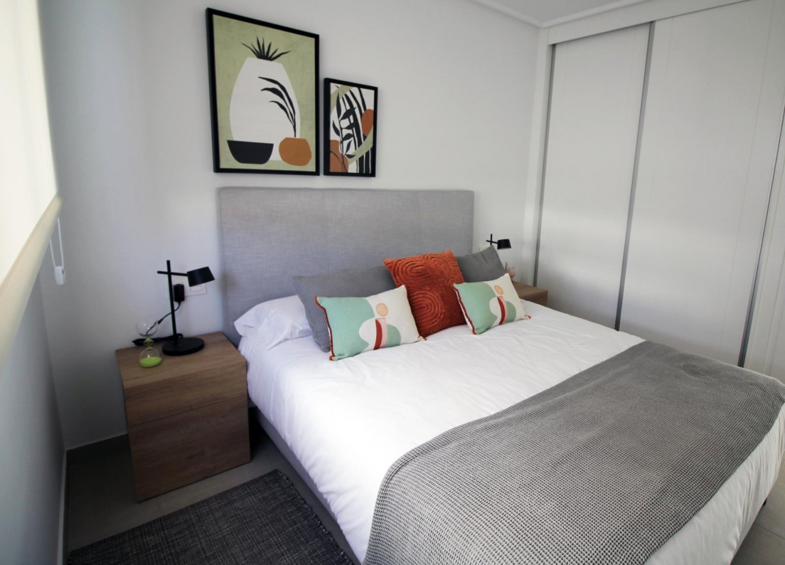 Moderne Reihenhäuser und Doppelhaushälften in Pilar de la Horadada
Entdecken Sie diese exklusive Wohnanlage mit nur sechs modernen Doppe