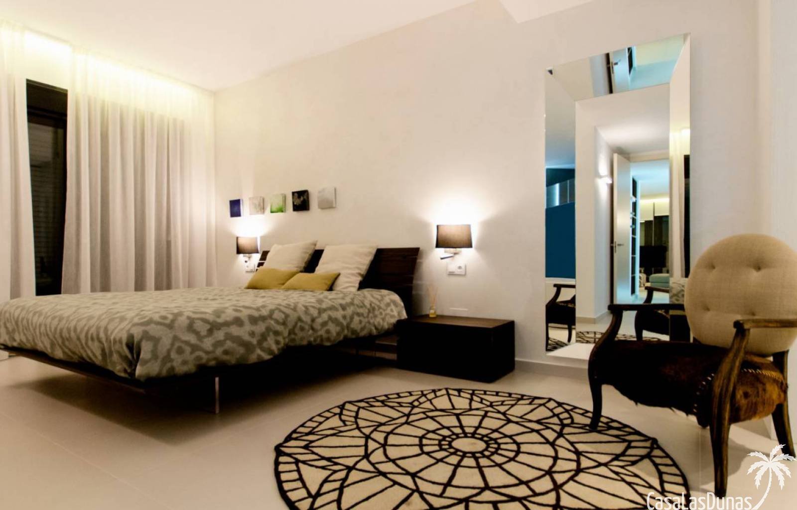 Schöne Villa in der Urbanisation Buehills in San Miguel de Salinas. In der Nähe des Golfplatzes Colinas de Campoamor. Diese Luxusvilla hat eine Gesam