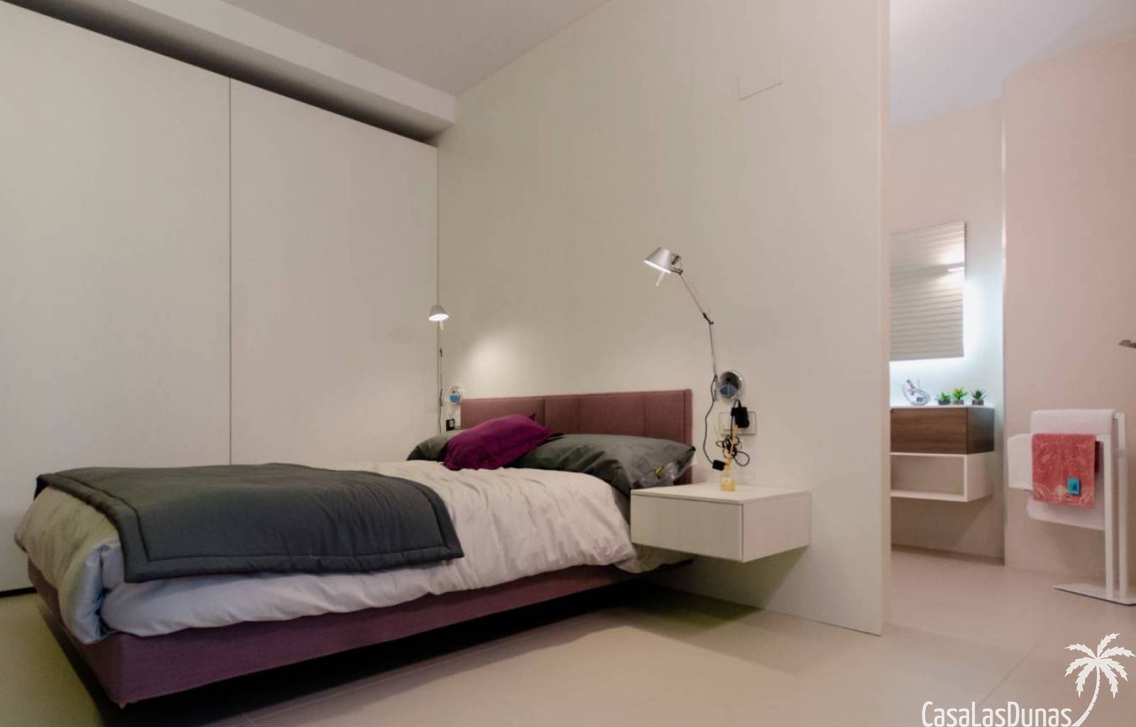 Schöne Villa in der Urbanisation Buehills in San Miguel de Salinas. In der Nähe des Golfplatzes Colinas de Campoamor. Diese Luxusvilla hat eine Gesam