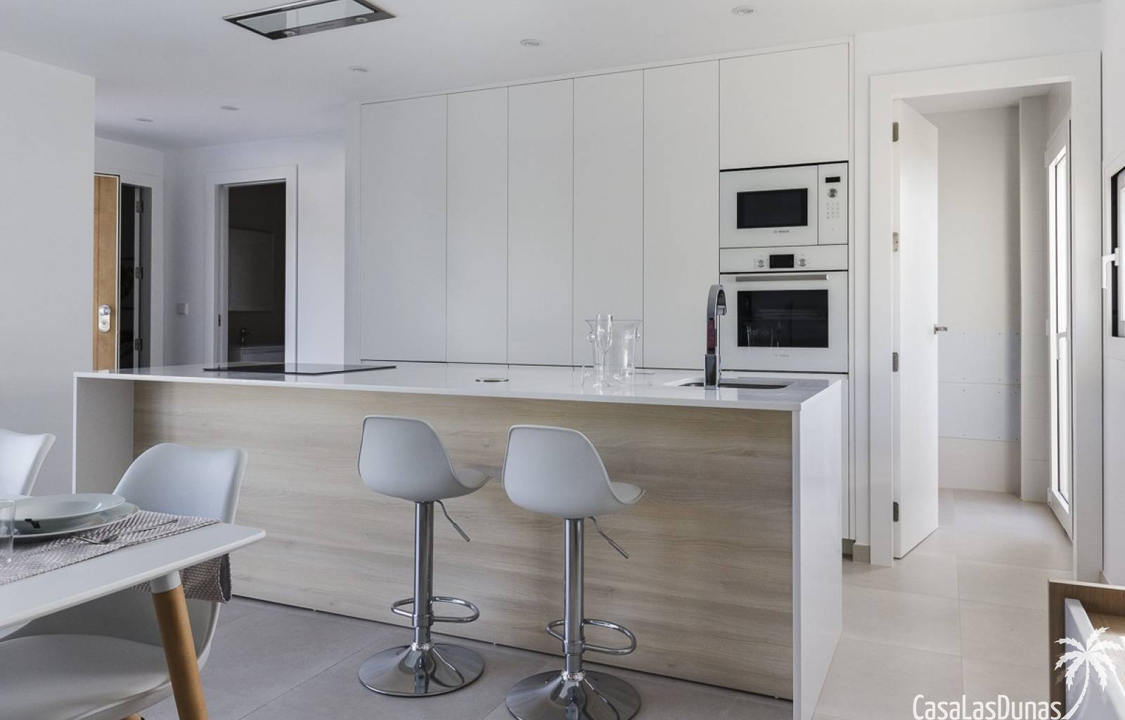 Diese wunderschöne Villa ist Teil einer Anlage mit 11 Häusern, nur wenige Minuten vom Zentrum von San Javier und Santiago de la Ribera entfernt. Es w