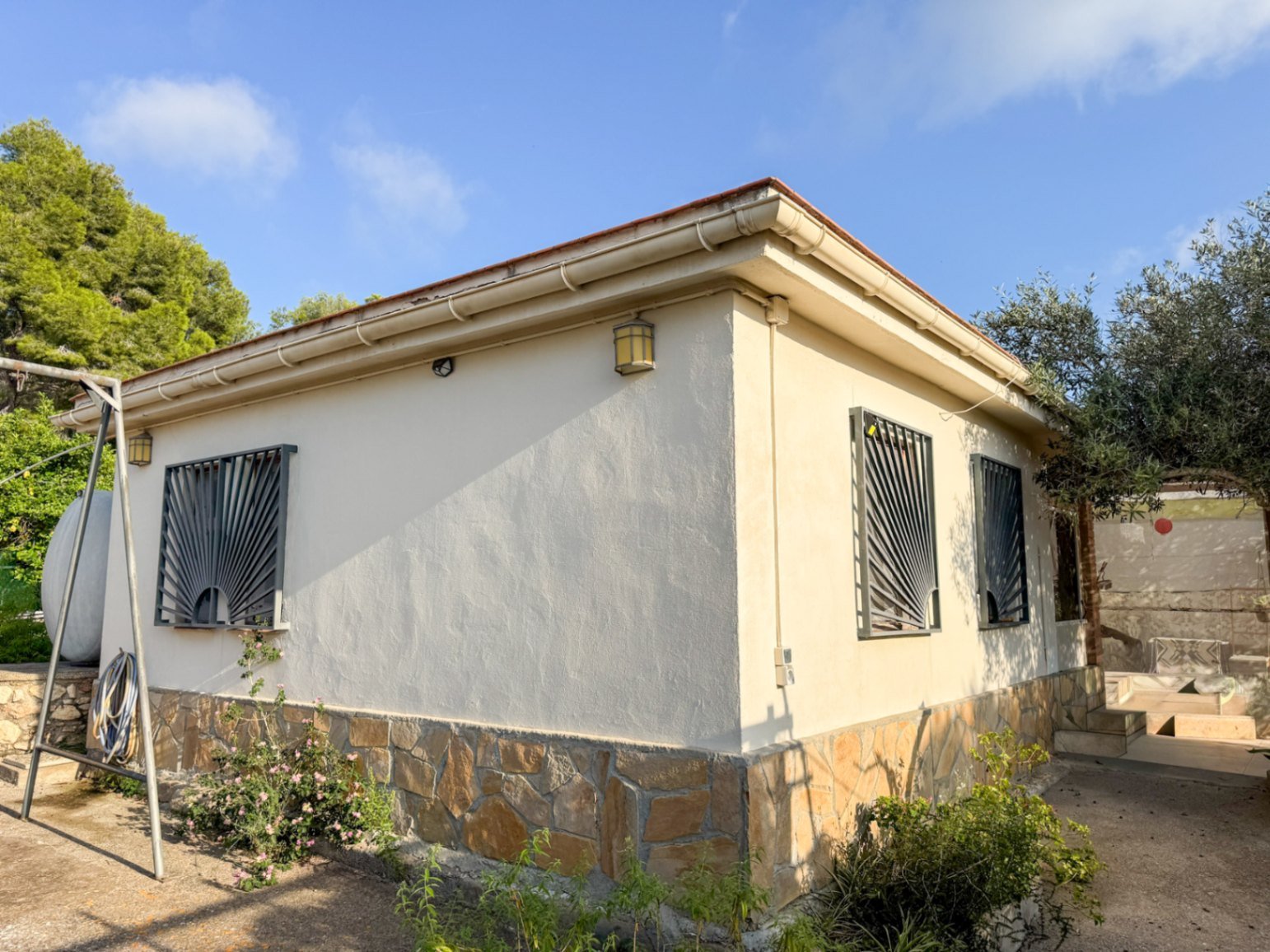 Für ein Paar oder eine alleinstehende Person, die das Leben in der Natur liebt und auf der Suche nach einem ganz besonderen und gemütlichen Ort ist, i