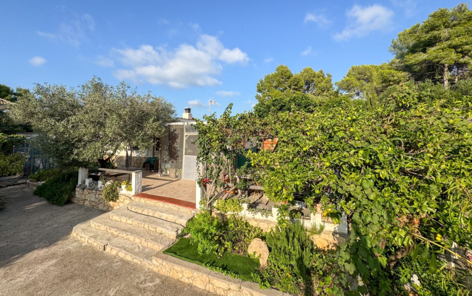 Für ein Paar oder eine alleinstehende Person, die das Leben in der Natur liebt und auf der Suche nach einem ganz besonderen und gemütlichen Ort ist, i