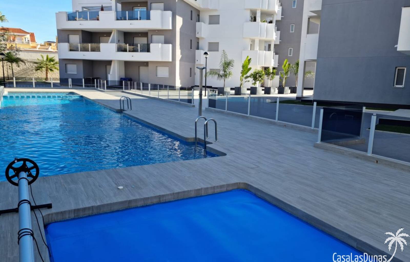 Diese schönen, sehr kompletten Wohnungen in Villamartin befinden sich im Bau. Die Ausstattung beinhaltet: voll installierte Klimaanlage, Weißwarenpak