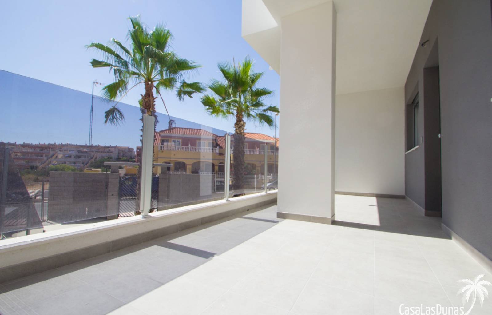 Diese schönen, sehr kompletten Wohnungen in Villamartin befinden sich im Bau. Die Ausstattung beinhaltet: voll installierte Klimaanlage, Weißwarenpak