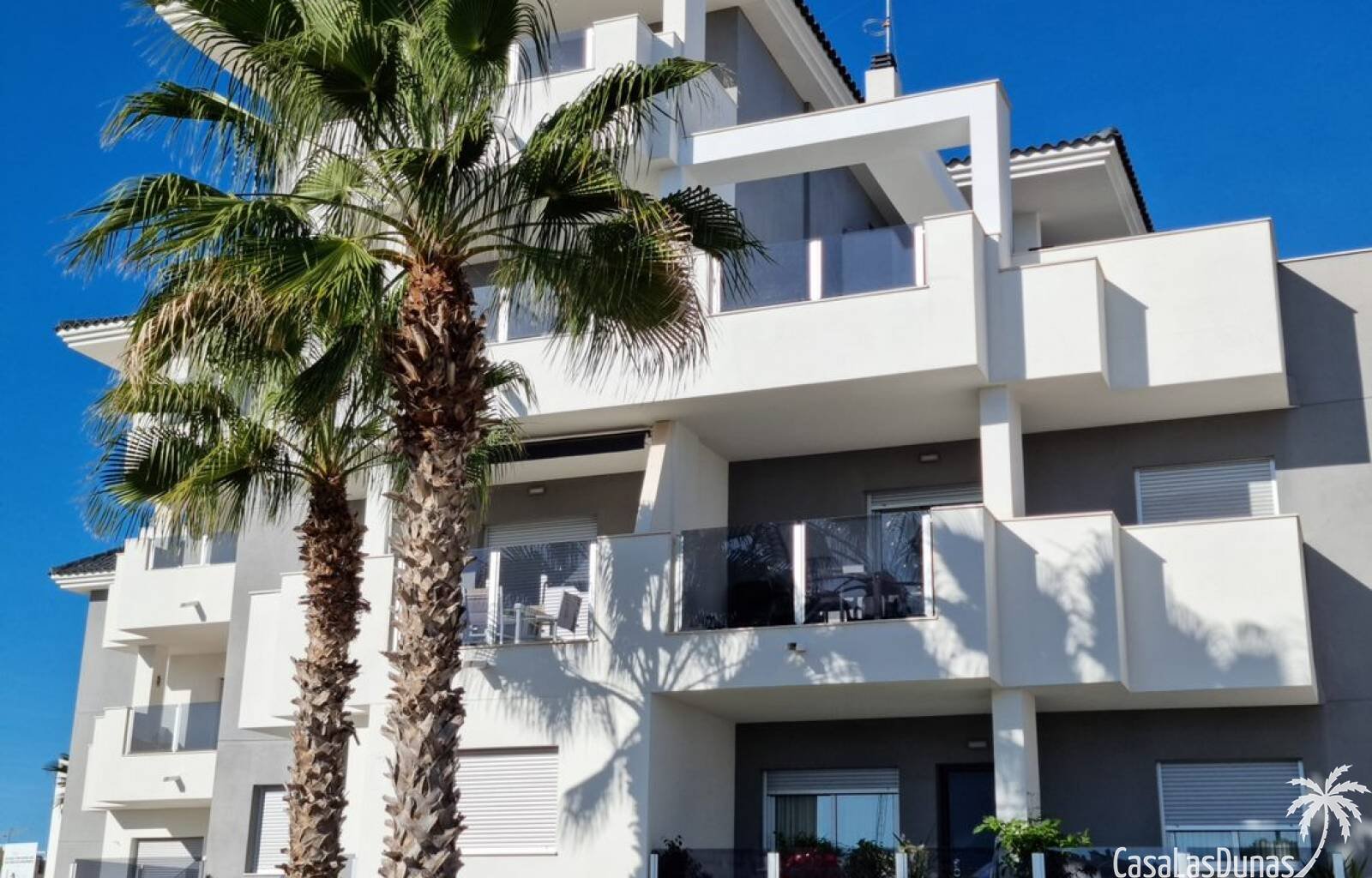 Diese schönen, sehr kompletten Wohnungen in Villamartin befinden sich im Bau. Die Ausstattung beinhaltet: voll installierte Klimaanlage, Weißwarenpak