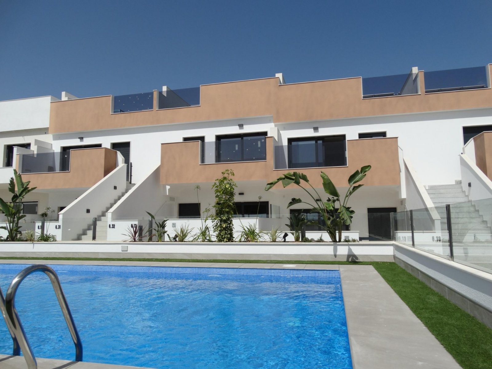 Neubau-Bungalows mit Solarium oder Garten in Pilar de la Horadada
Moderne Wohnanlage an der Costa Blanca Süd
In der charmanten Gemeinde