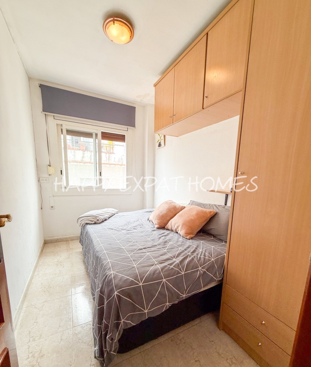 Entdecken Sie diese vielseitige Wohnung im Viertel Pueblo Seco in Sitges.
Das Anwesen bietet viel Potenzial, mit drei Schlafzimmern, einem lichtdu