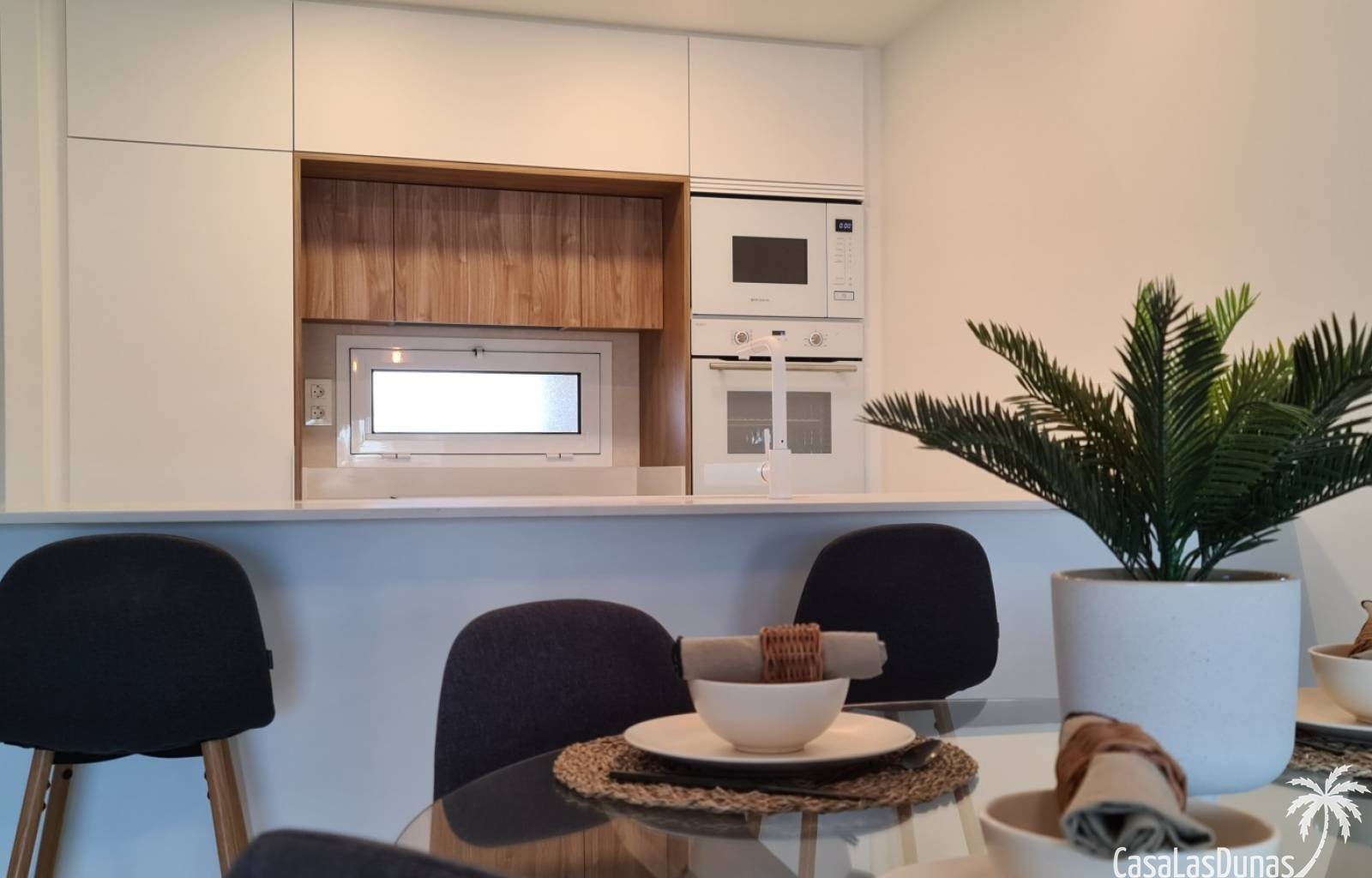 Diese prächtige private Wohnanlage, bestehend aus 114 Apartments mit 2 oder 3 Schlafzimmern (diese Seite gilt für die 3-Zimmer-Version), ist minimali