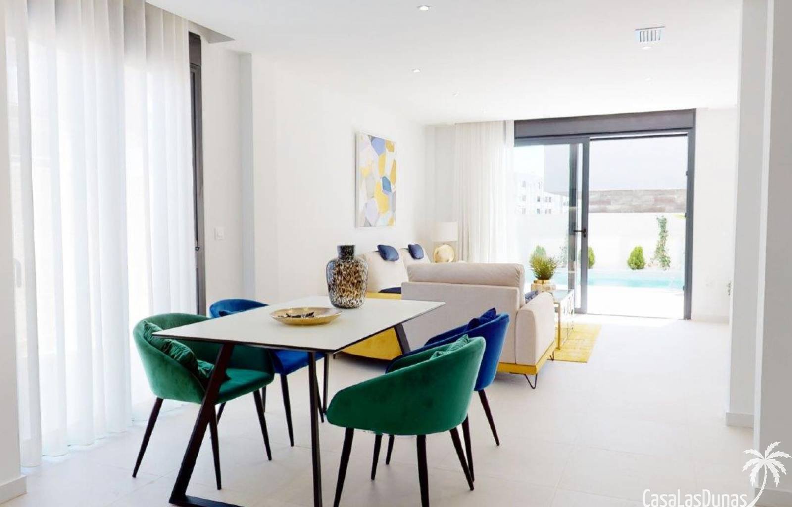 Wunderschönes Neubauprojekt mit 8 Doppelhaushälften. Die Villen sind auf einem großzügigen Grundstück gebaut. Alle Villen verfügen über 4 Schlafzimme