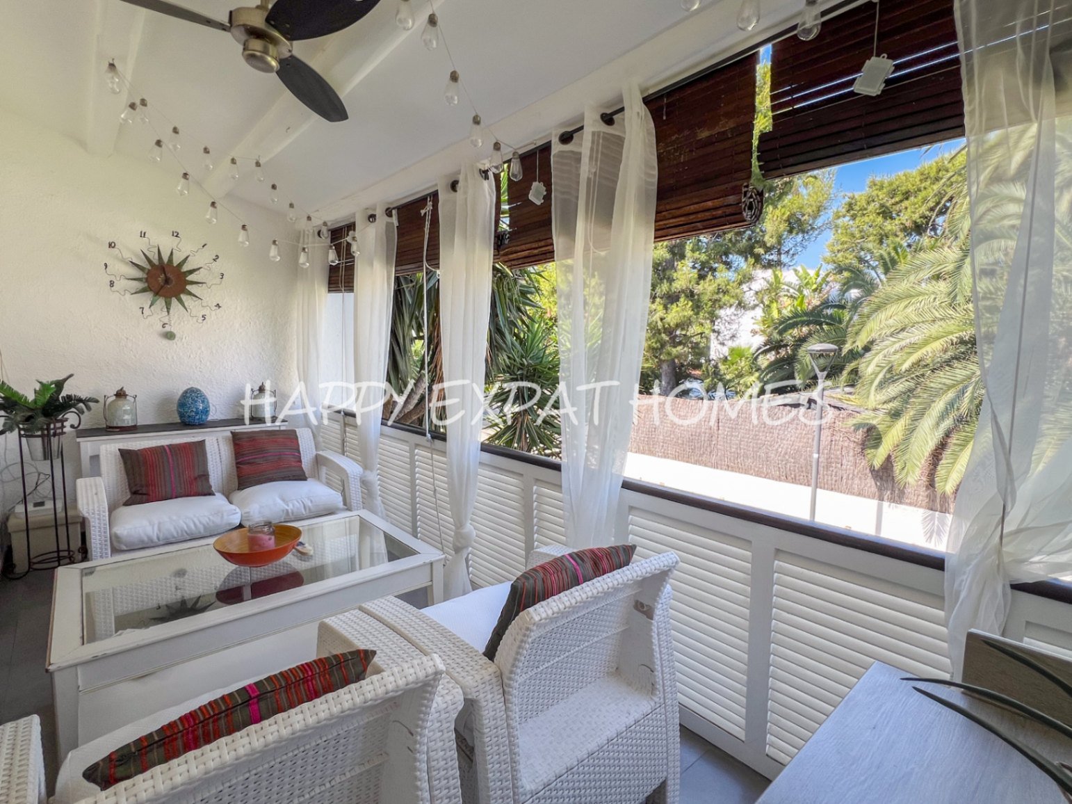 Diese Ein-Zimmer-Wohnung befindet sich an einem unschlagbaren Standort: die Straße Sant Muç ist berühmt dafür, eine exklusive Oase des Friedens in zwe