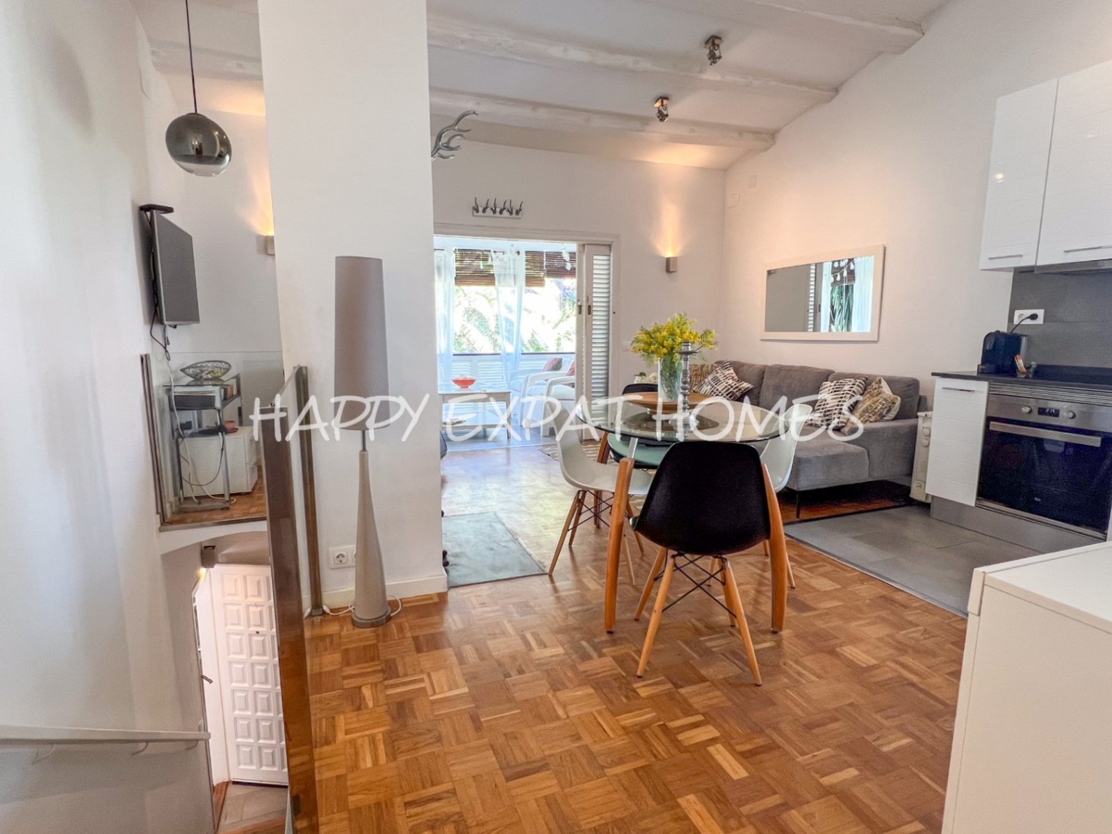 Diese Ein-Zimmer-Wohnung befindet sich an einem unschlagbaren Standort: die Straße Sant Muç ist berühmt dafür, eine exklusive Oase des Friedens in zwe