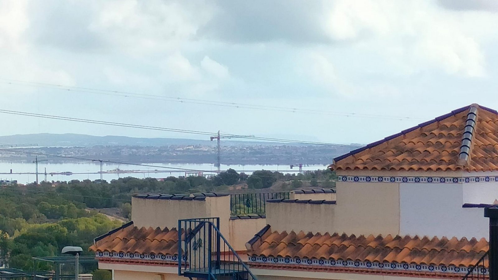 Exklusive Neubau-Wohnanlage in Orihuela Costa
Privilegierte Lage im Herzen der Costa Blanca
Diese moderne, geschlossene Wohnanlage befin