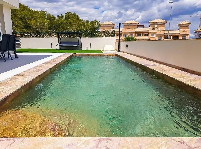 
												Exklusive Neubau-Wohnanlage in Orihuela Costa

Privilegierte Lage im Herzen der Costa Blanca
Diese moderne, geschlossene Wohnanlage befin