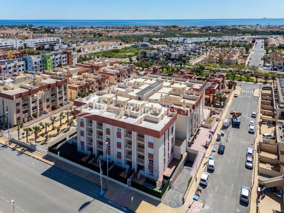 
												Renovierter Wohnkomplex in Lomas de Cabo Roig – nur 2 km vom Strand entfernt!

Wunderbare Gelegenheit, eine renovierte Wohnung in Lomas d