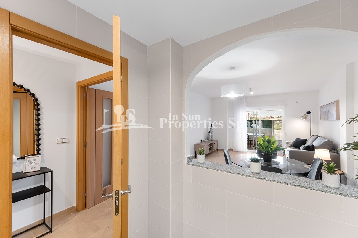 Renovierter Wohnkomplex in Lomas de Cabo Roig – nur 2 km vom Strand entfernt!
Inklusive Haushaltsgeräte und Klimaanlage.
Entdecken Sie