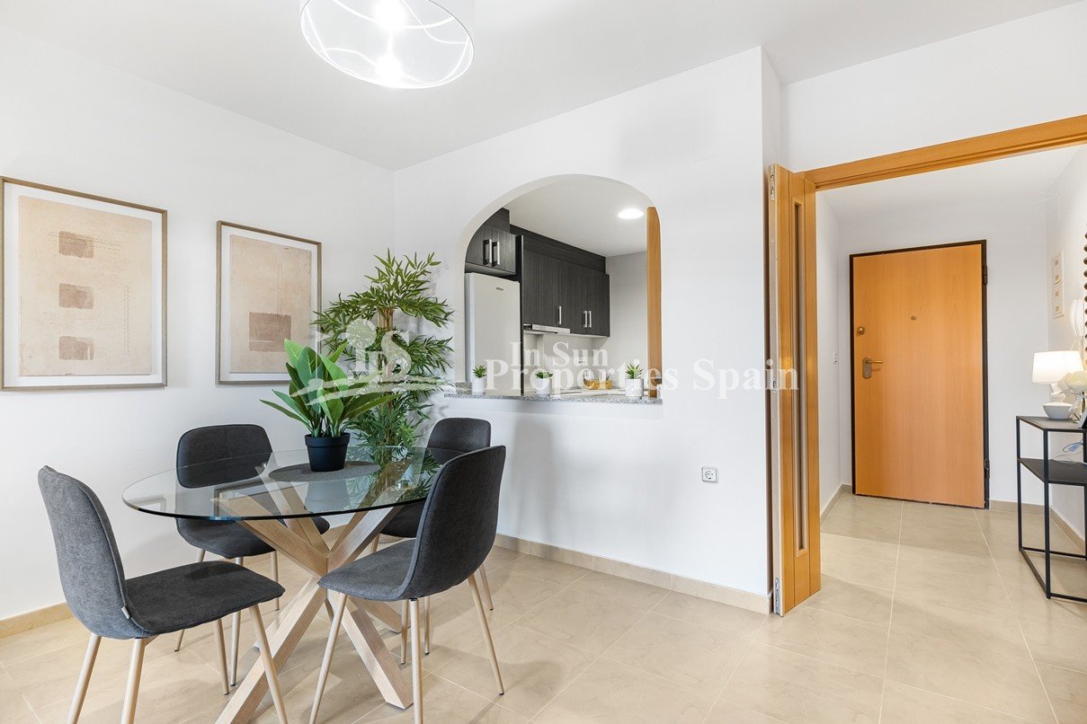 Renovierter Wohnkomplex in Lomas de Cabo Roig – nur 2 km vom Strand entfernt!
Inklusive Haushaltsgeräte und Klimaanlage.
Entdecken Sie