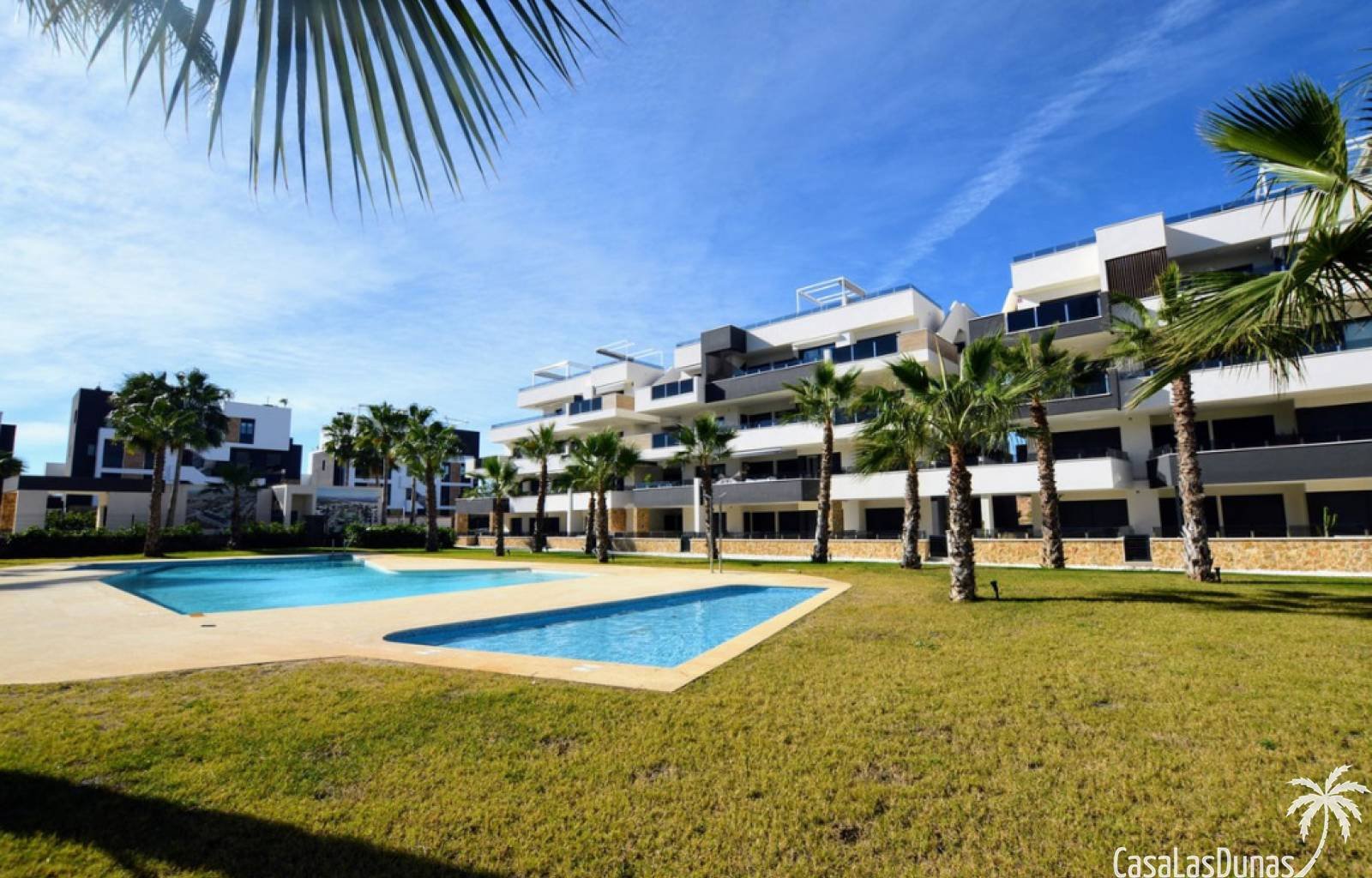 Orihuela Costa:  Diese neue Wohnanlage besteht aus 106 Wohnungen mit großen Terrassen. Komplett eingerichtete Apartments mit 2 Schlafzimmern und 2 Bädern und Penthäus 