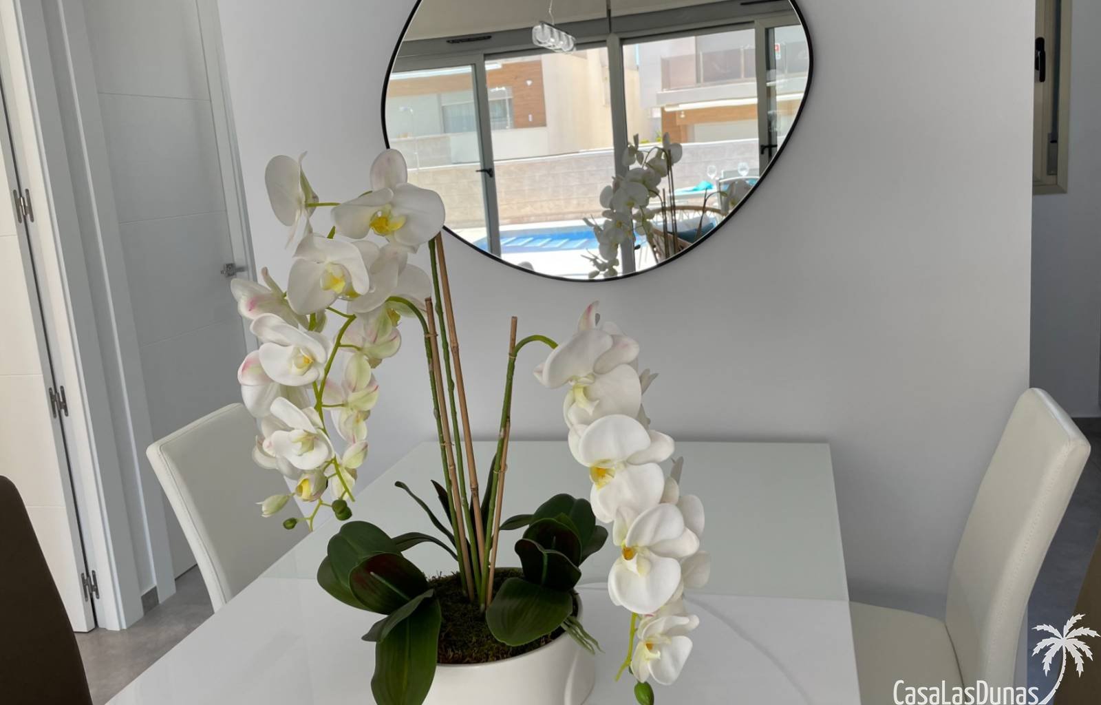 Schöne neue Villa mit privatem Pool. Genießen Sie Luxus und Ruhe in der Villa Diego, bestehend aus 3 Schlafzimmern und 3 Badezimmern, darunter 1 Schl