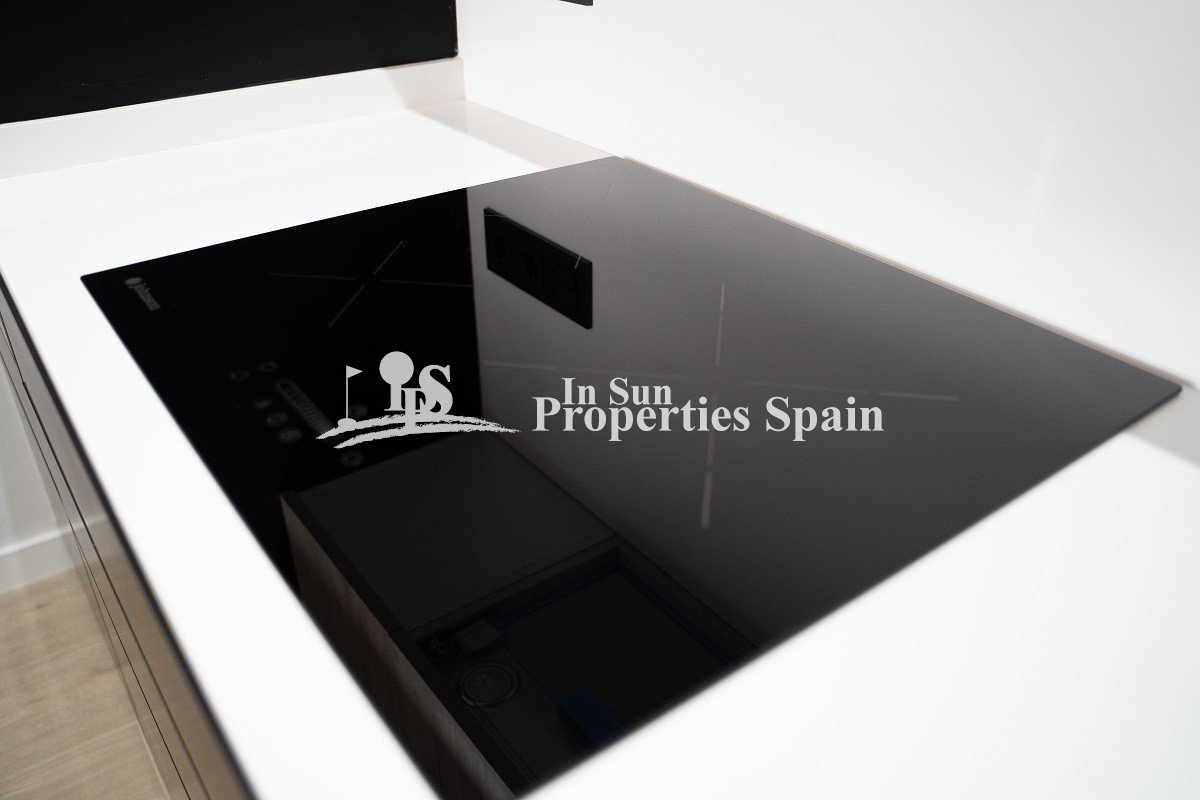 Neubausiedlung in Pilar de la Horadada - alle Annehmlichkeiten zu Fuß erreichbar!
Diese 72m2 Top-Wohnung besteht aus 2 Schlafzimmern, 2