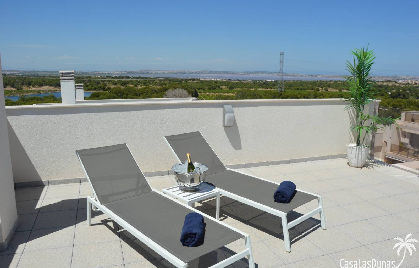 Schöne neue Villa mit privatem Pool. Genießen Sie Luxus und Ruhe in der Villa Diego, bestehend aus 3 Schlafzimmern und 3 Badezimmern, darunter 1 Schl