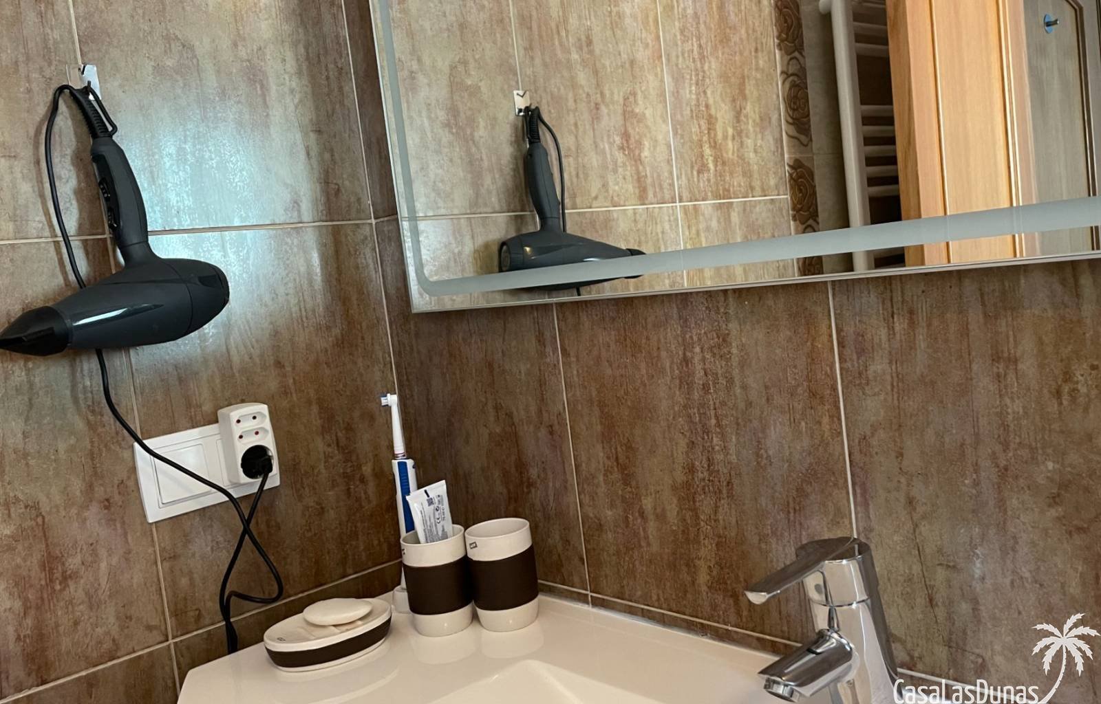 Die Villa Marina liegt in der charmanten Wohngegend La Marina in San Fulgencio und bietet eine Oase der Ruhe und des Luxus für alle, die ein einzigar