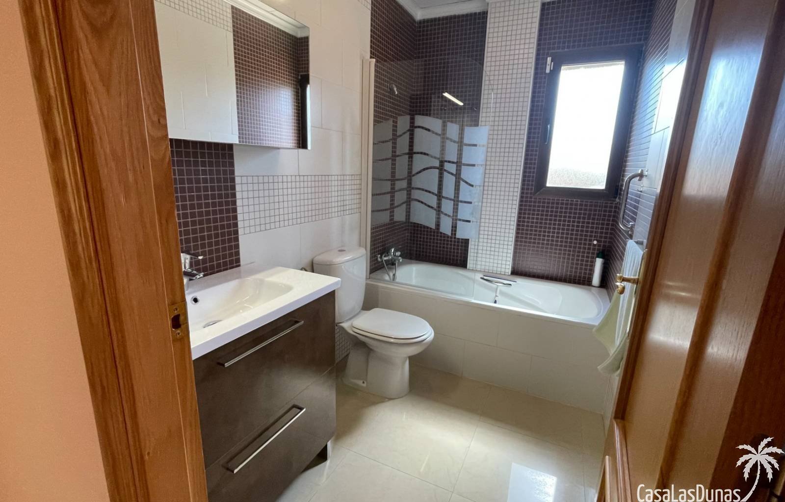 Die Villa Marina liegt in der charmanten Wohngegend La Marina in San Fulgencio und bietet eine Oase der Ruhe und des Luxus für alle, die ein einzigar