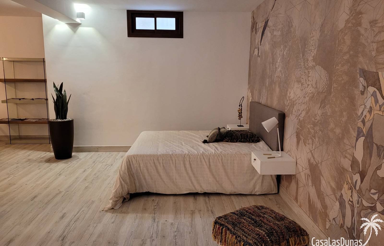 In dieser wunderschönen Villa am Strand atmen Sie das Meer, die Wärme, aber vor allem die Fantasie und Ruhe. Es ist nur 200 Meter (!) von einem wunde