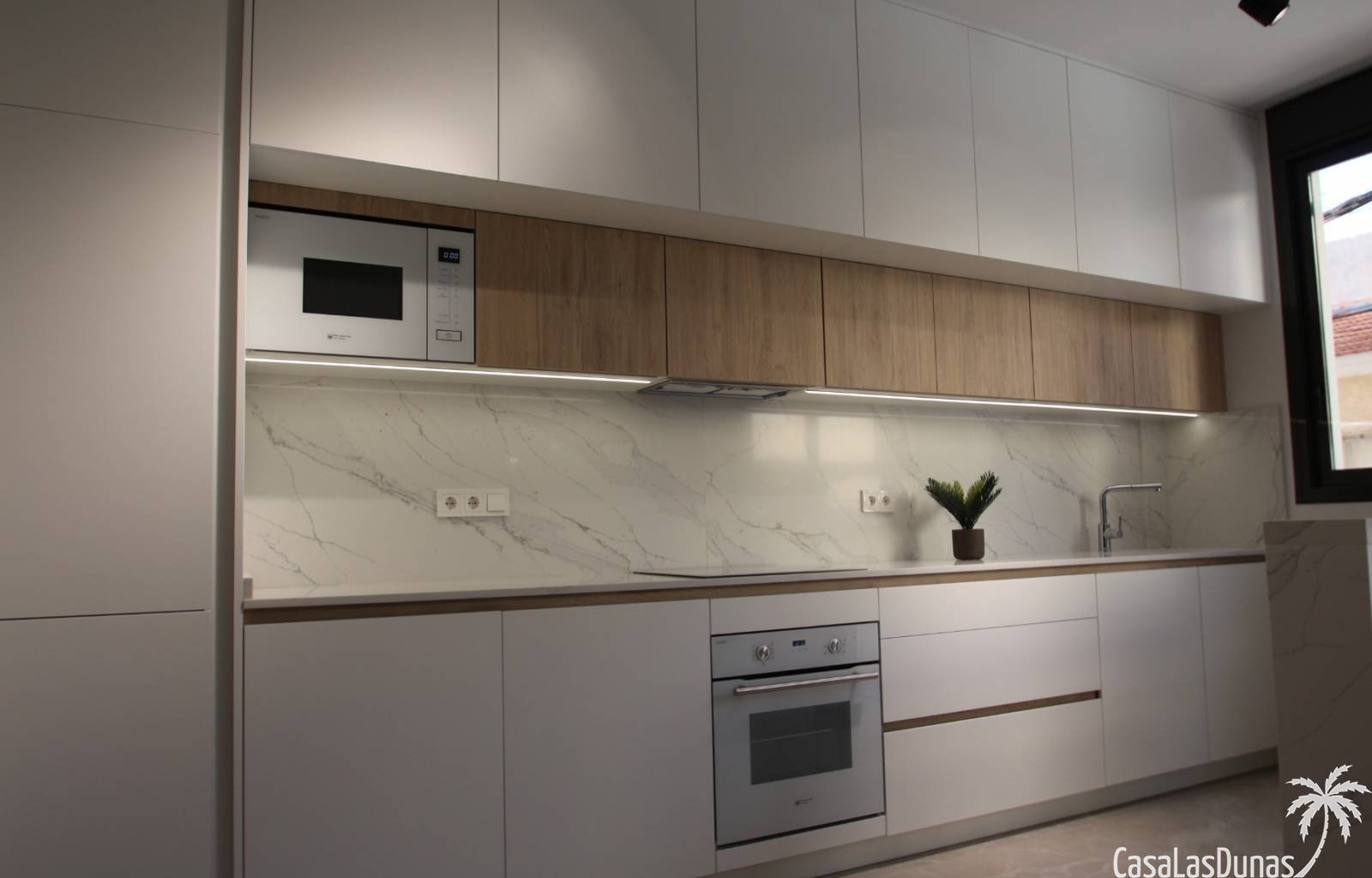 Einmalige Gelegenheit, nur 600 Meter vom Strand und dem Zentrum entfernt: Penthouse mit 1 Schlafzimmer. Wird es Ihr eigenes Luxus-Loft sein? Ideal fü