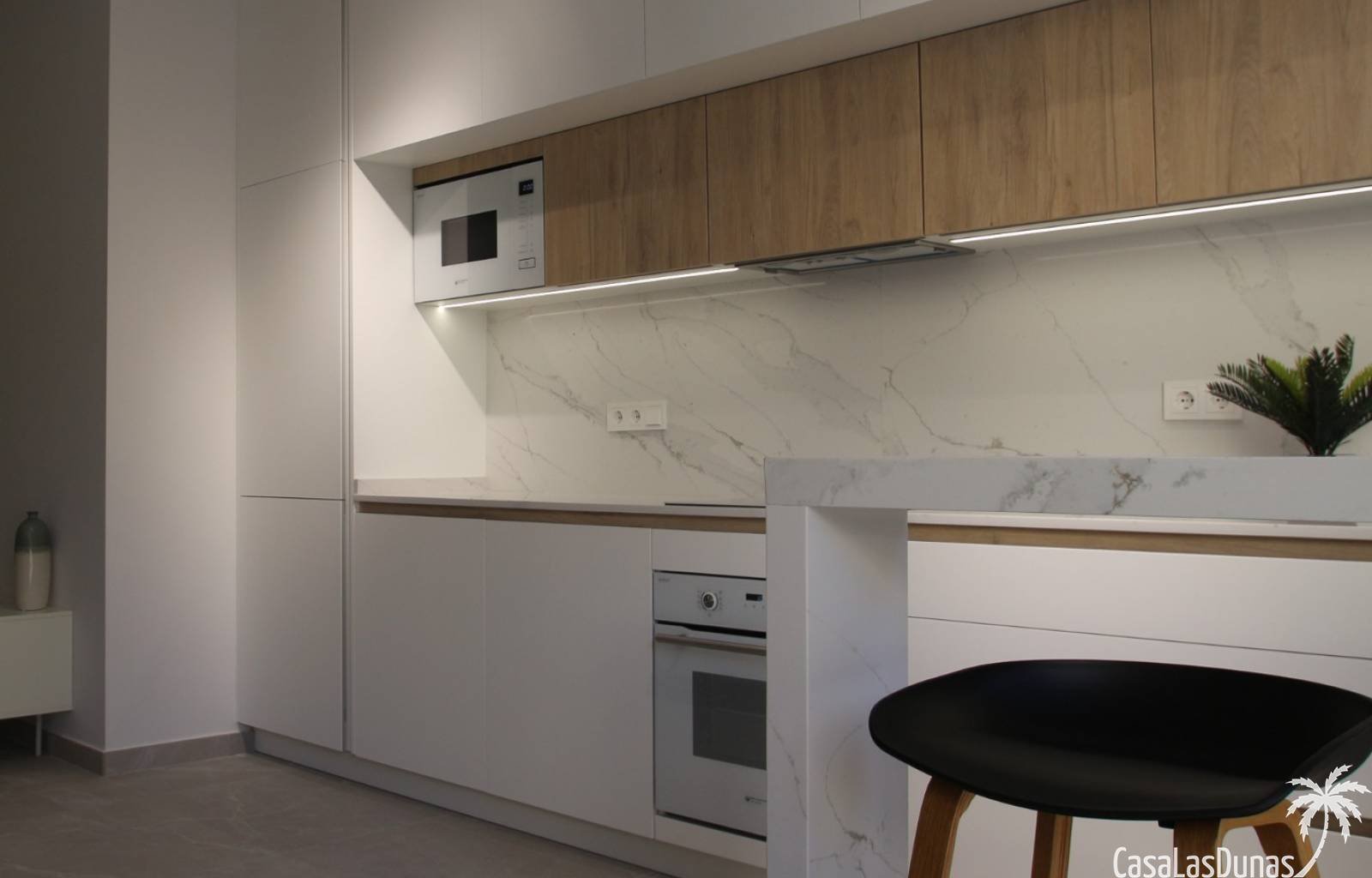 Einmalige Gelegenheit, nur 600 Meter vom Strand und dem Zentrum entfernt: Penthouse mit 1 Schlafzimmer. Wird es Ihr eigenes Luxus-Loft sein? Ideal fü