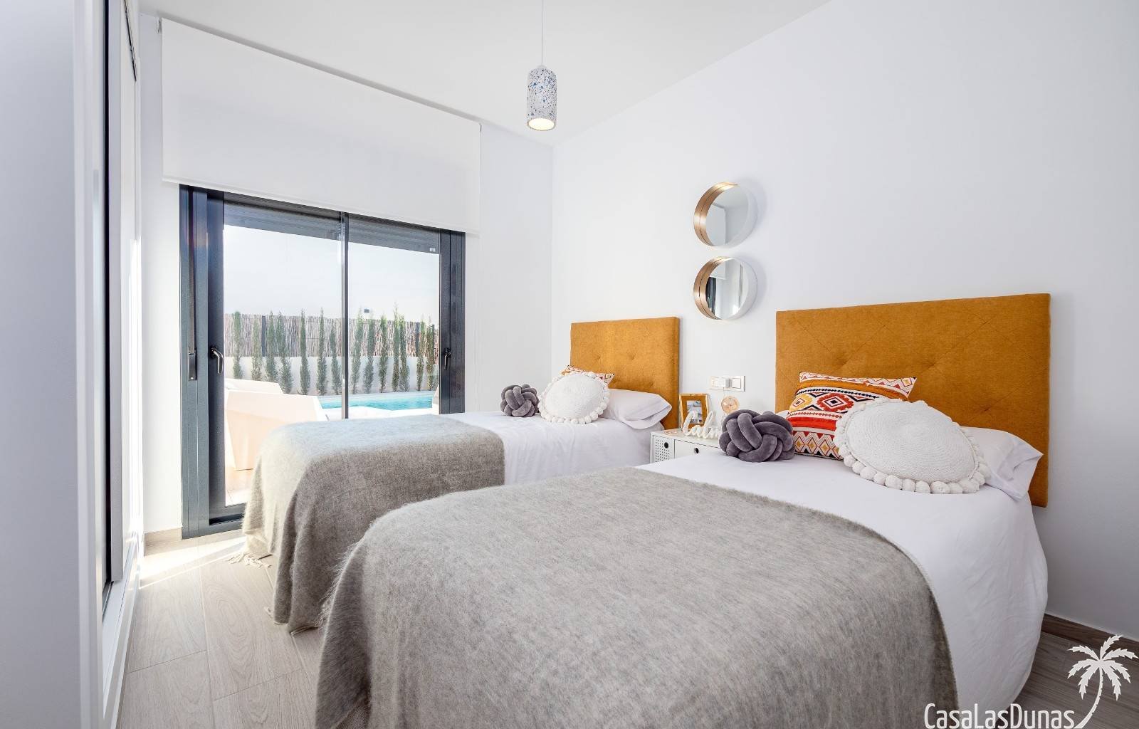 Dieses Projekt befindet sich im La Finca Golf Resort, das zur Stadt Algorfa südlich von Alicante gehört. Eine erholsame und gesunde Landschaft inmitt